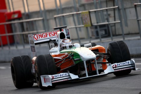 Adrian Sutil og Force India får varmen at føle i Australien - men mangler at teste bilen under de forhold